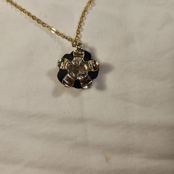 Black Rose Pendant On Gold Toned Necklace 22in Whimsigoth - Picture 6 of 8